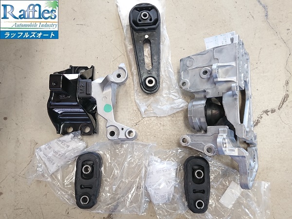 日産 ラフェスタ 0 Mrde 発進時にガガガッと音なり 走行８８０００キロで えらいことなってるわ エンジンマウント交換 奈良県 奈良市 より